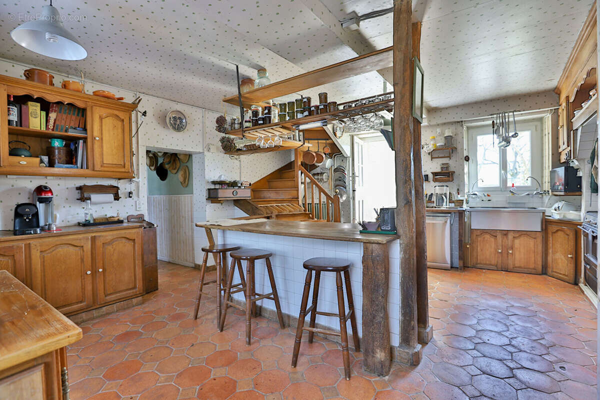 Maison à NEAUPHLE-LE-VIEUX