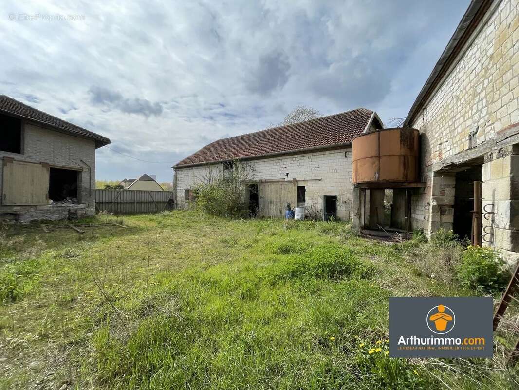 Commerce à NEUFCHATEL-SUR-AISNE