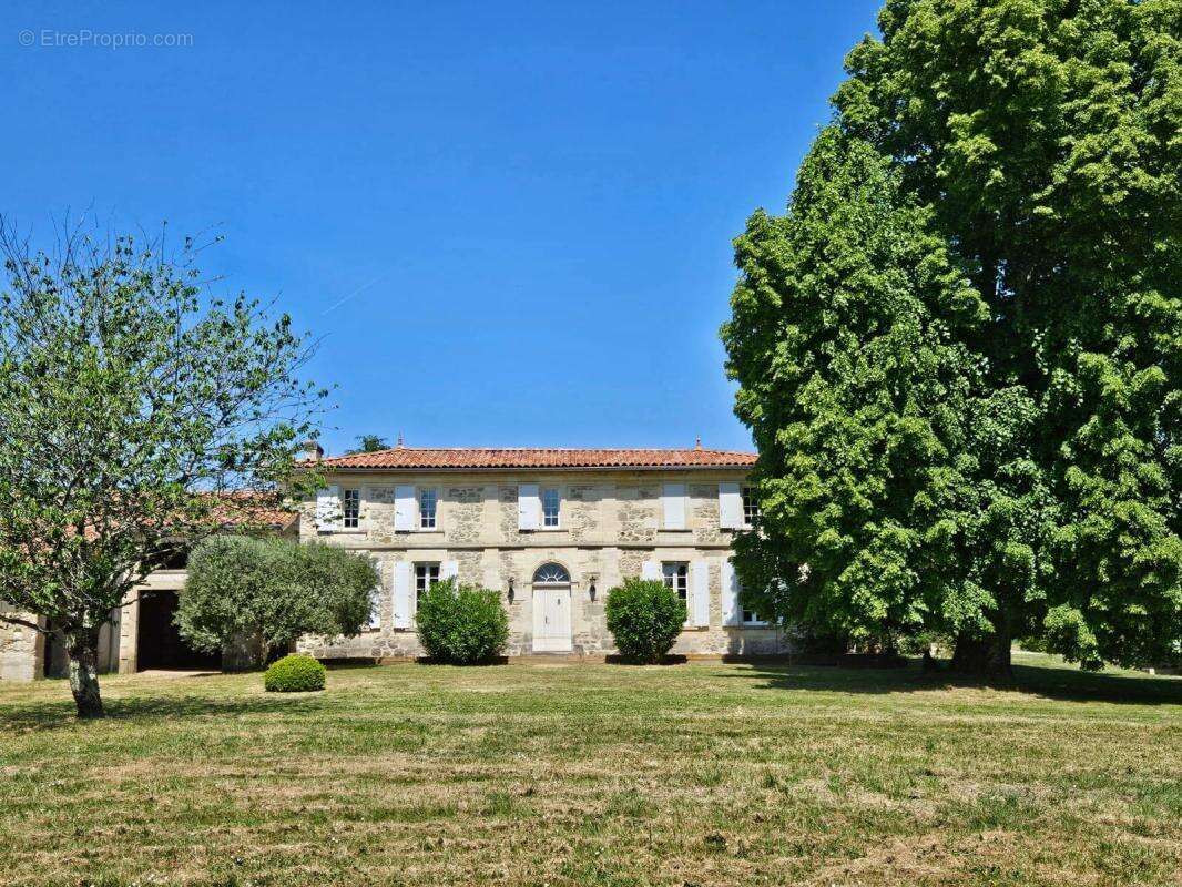 Domaine de 20 ha avec fronsadaise de 280 m² nord libourne - photo 2