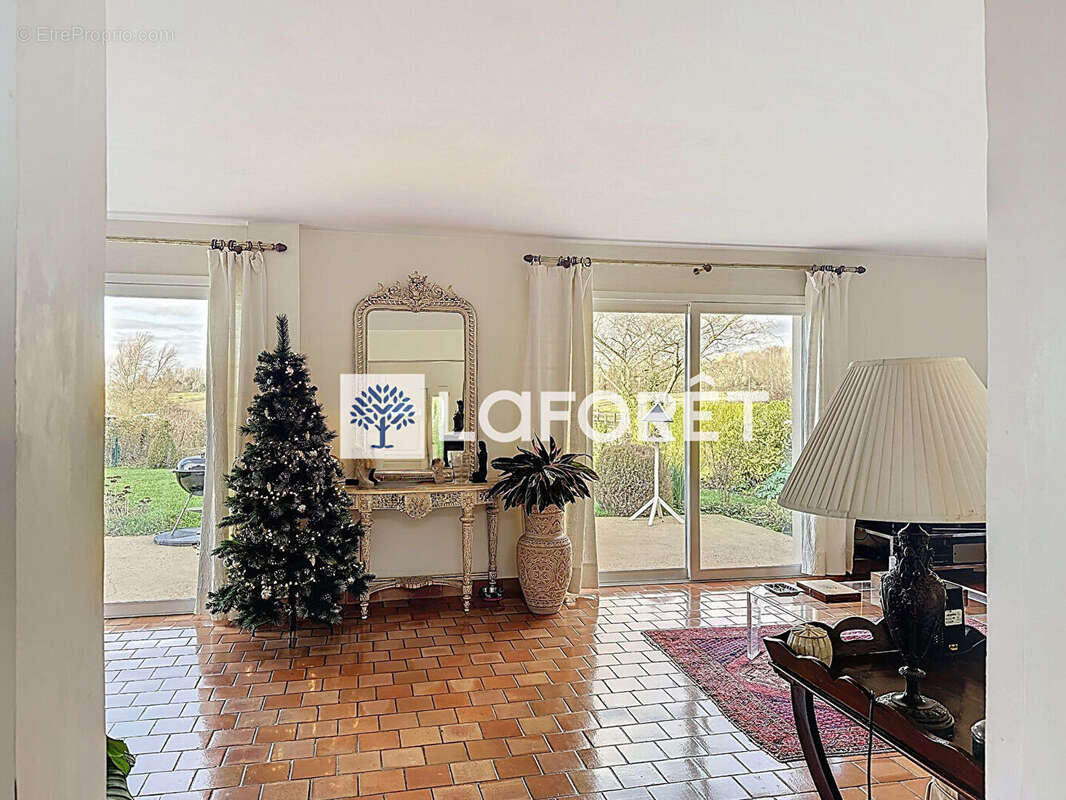 Maison à SAINT-NOM-LA-BRETECHE