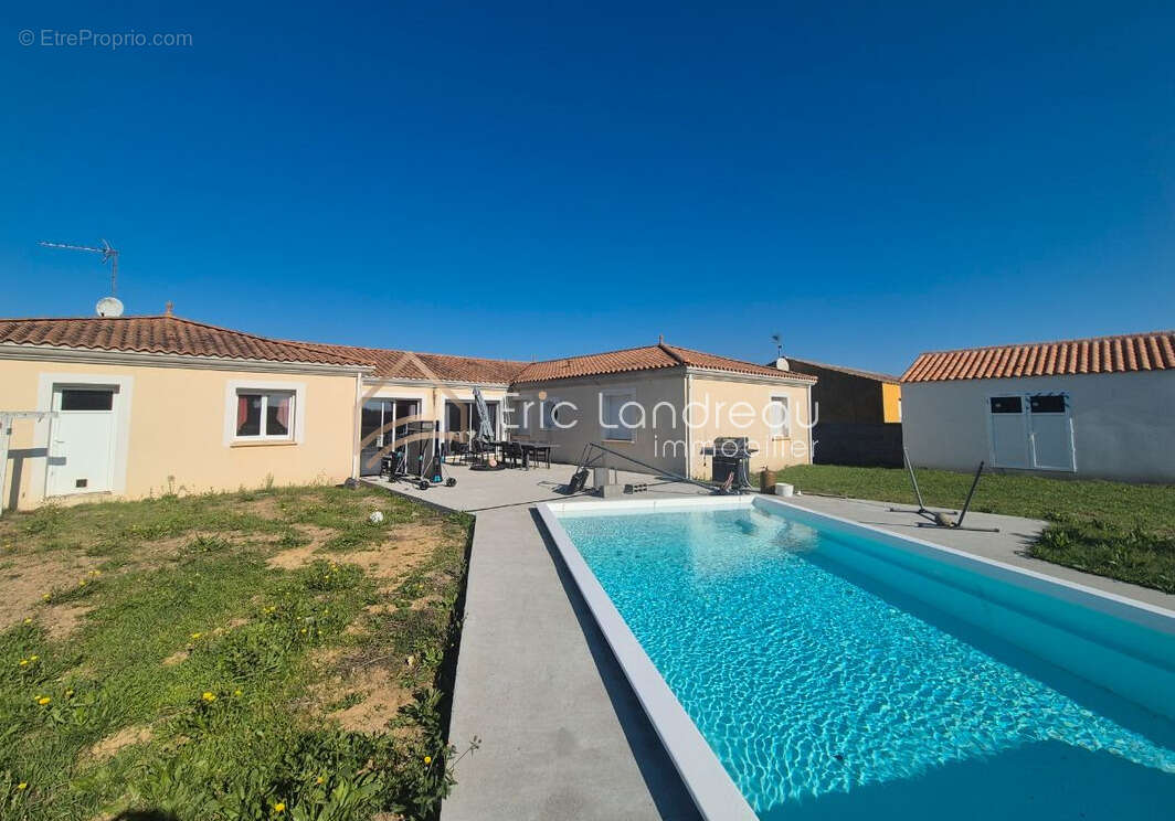 Maison à POIROUX