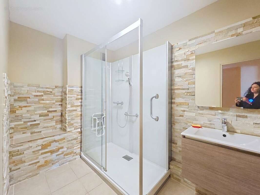 Appartement T3 91 m² avec vue quai et parking - photo 8