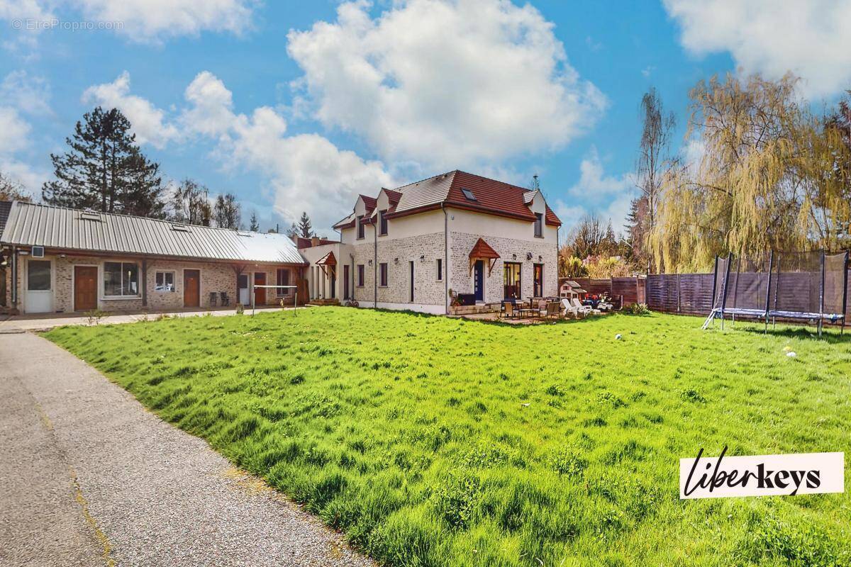 Maison à SAINT-LEGER-EN-YVELINES