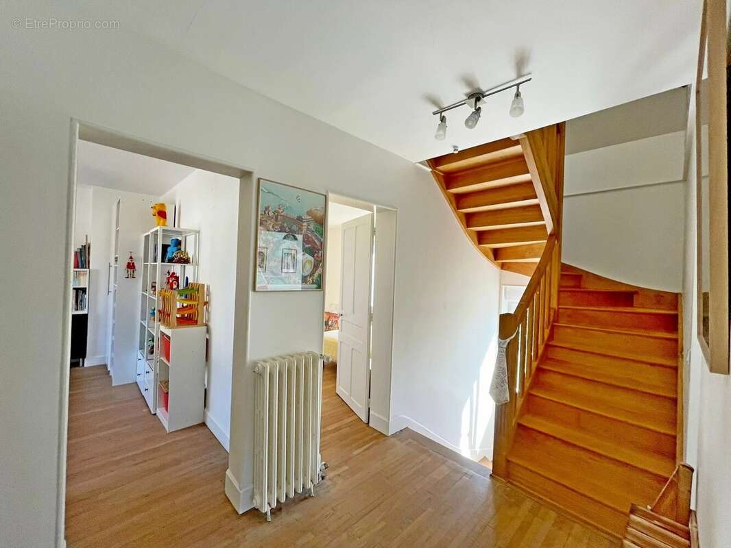 Maison à MONTSAUCHE-LES-SETTONS