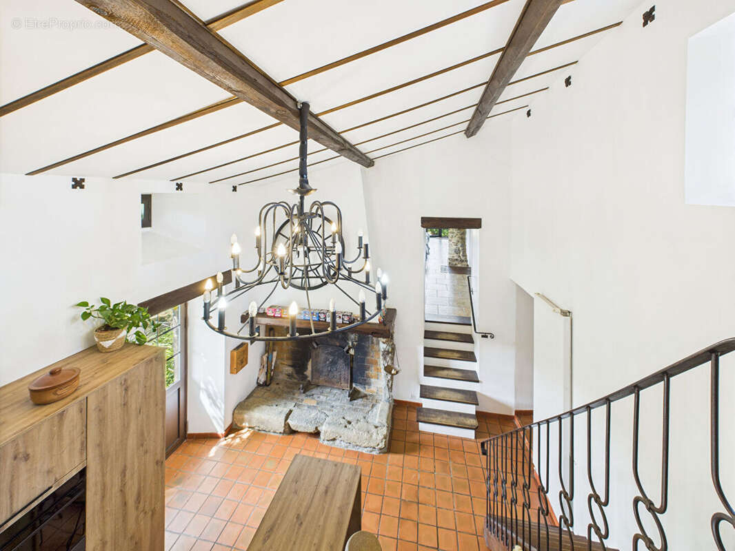 Corps de ferme rénové avec gîte indépendant, piscine et plus d'un hectare de terrain à PLATS - photo 7