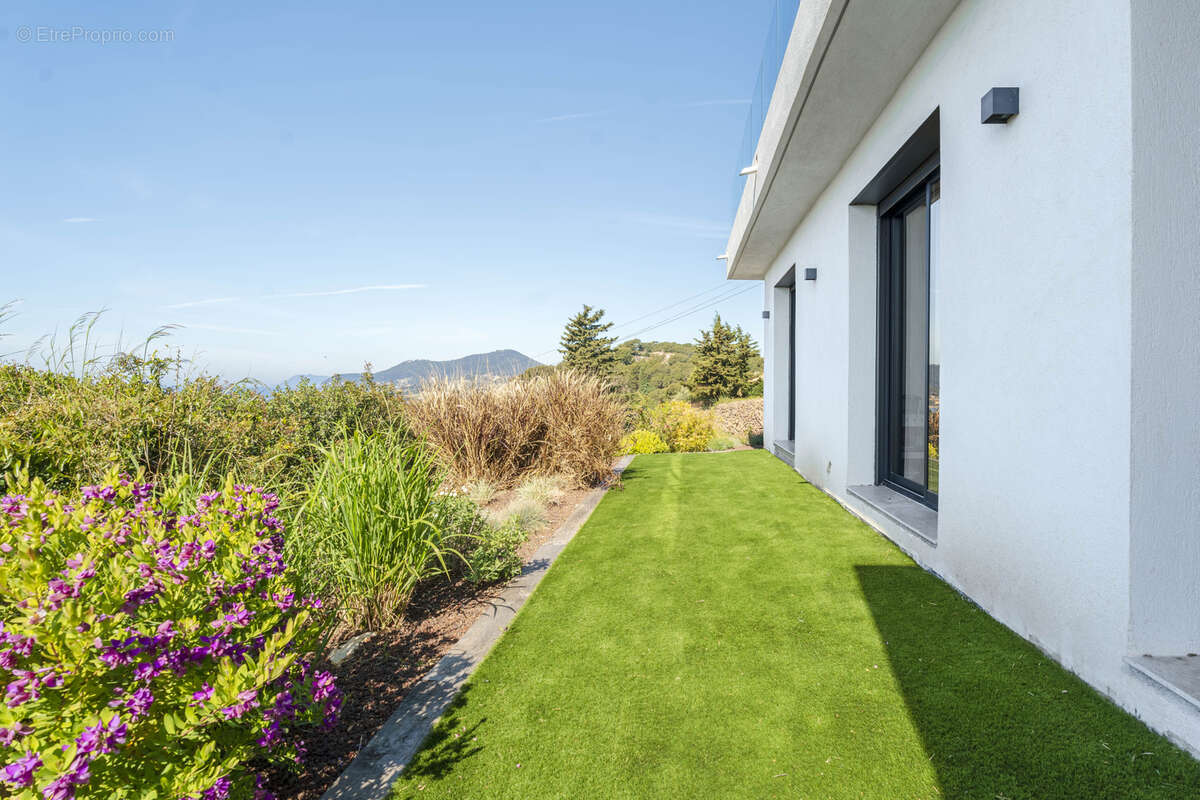 Maison à CARQUEIRANNE