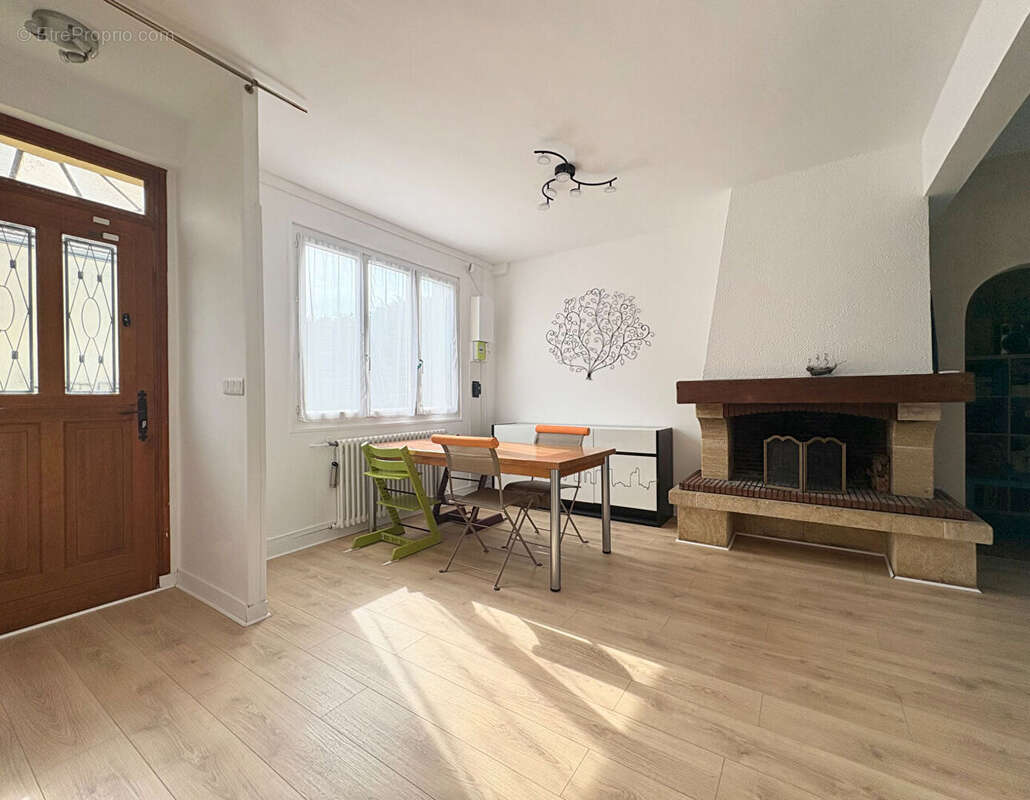 Maison à SAINT-CYR-L'ECOLE