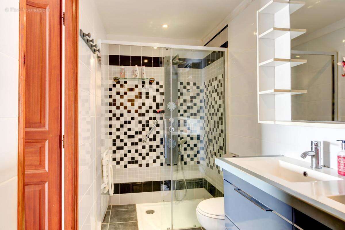 Appartement à EZE