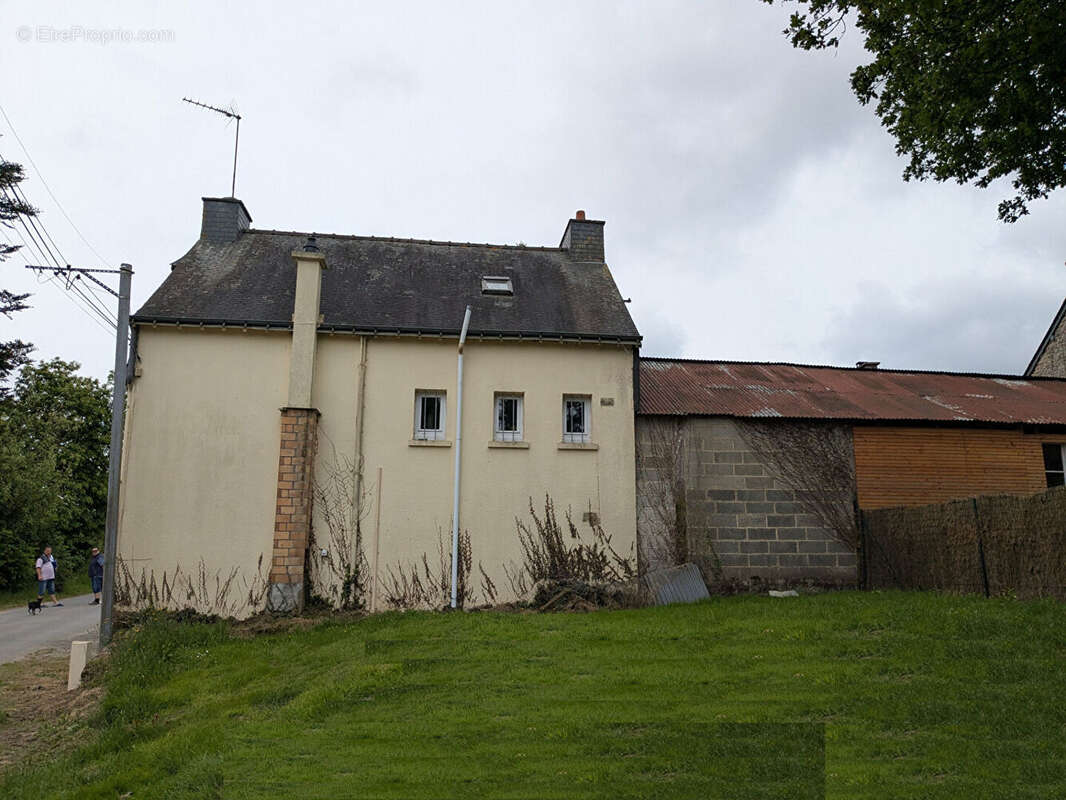 Maison à SAINT-SERVANT