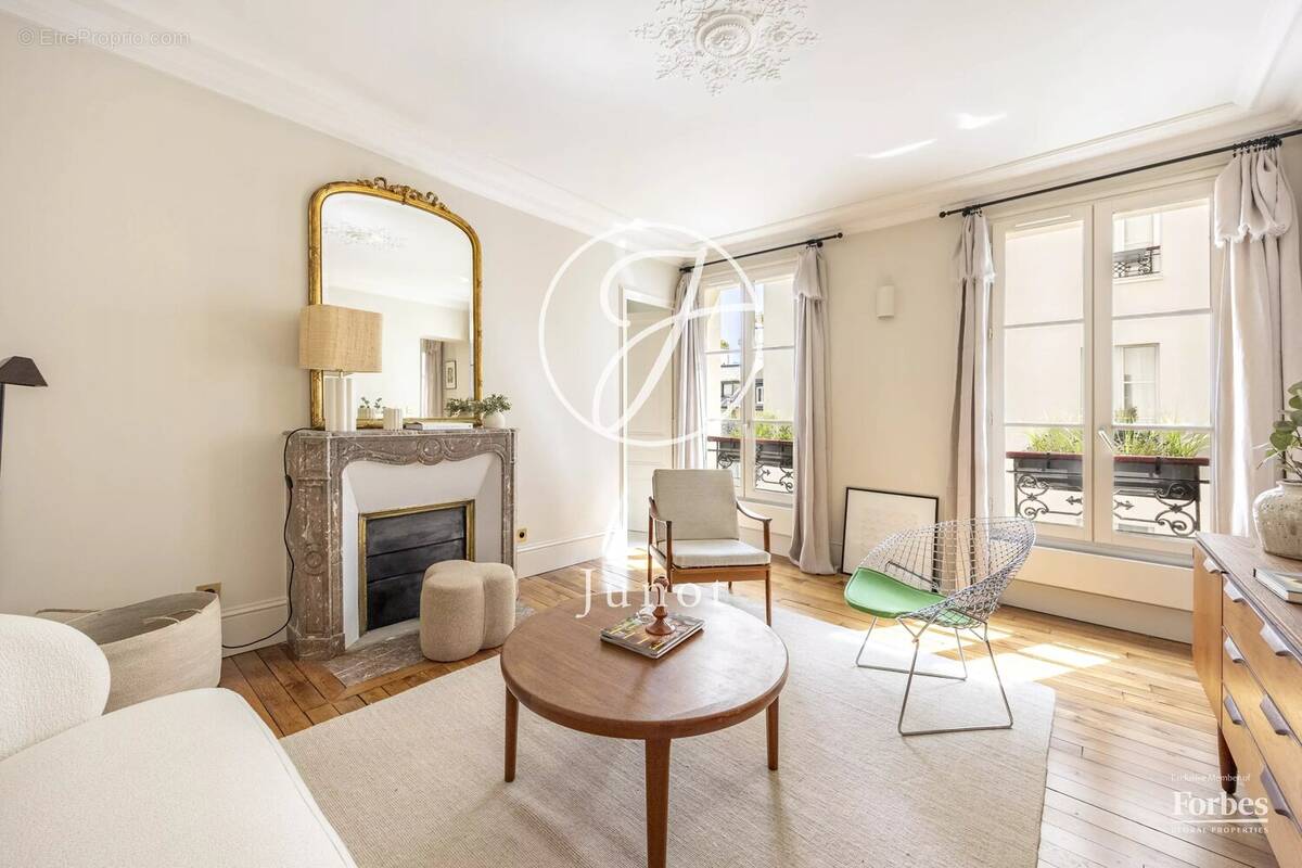 Appartement à PARIS-7E
