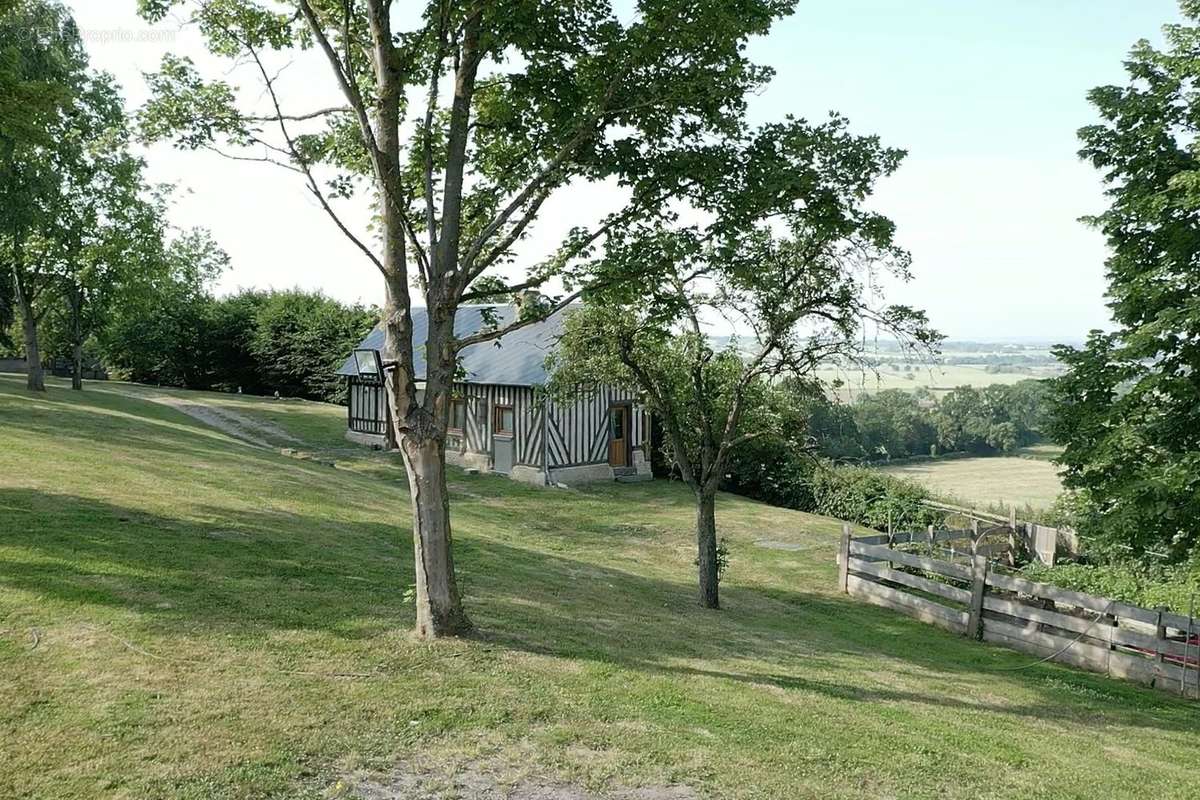 Maison à SAINT-PIERRE-SUR-DIVES