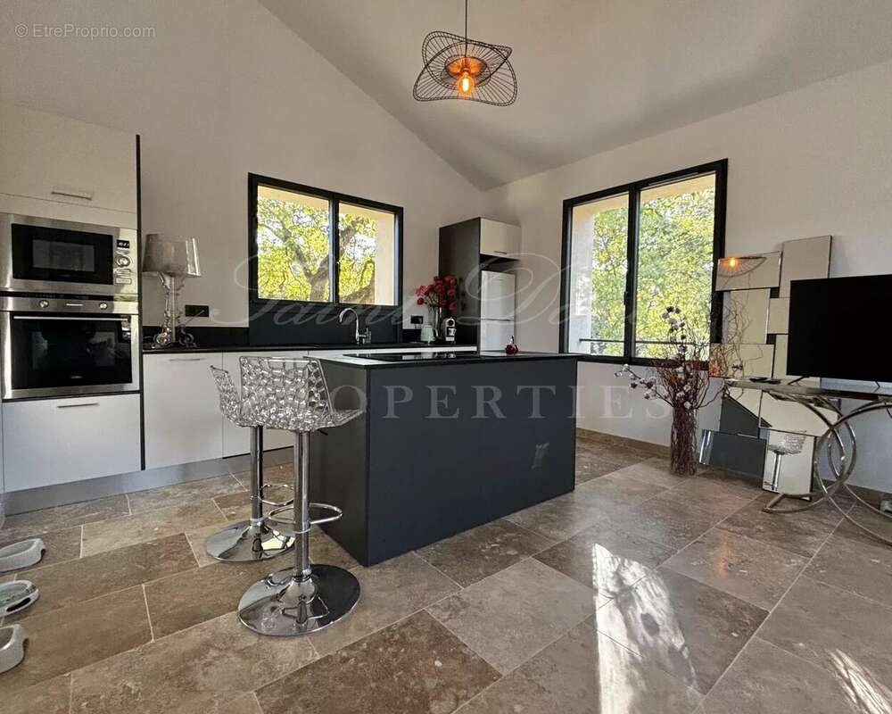 Appartement à MOUGINS