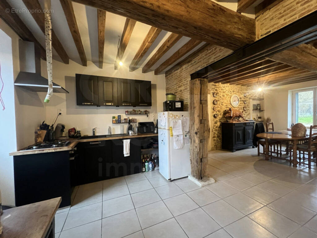 Maison à SAINT-AMAND-EN-PUISAYE