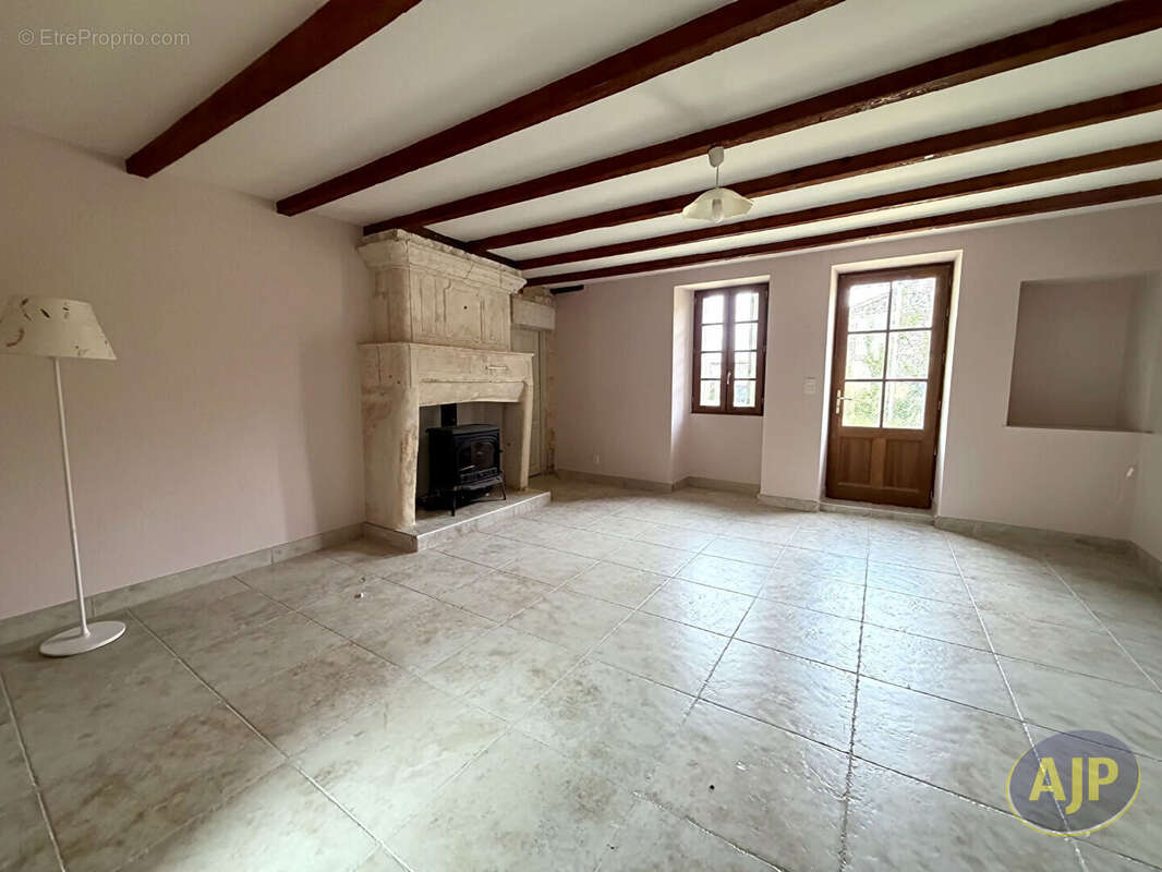 Maison à MAZEROLLES