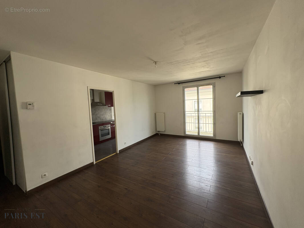 Appartement à VAUJOURS