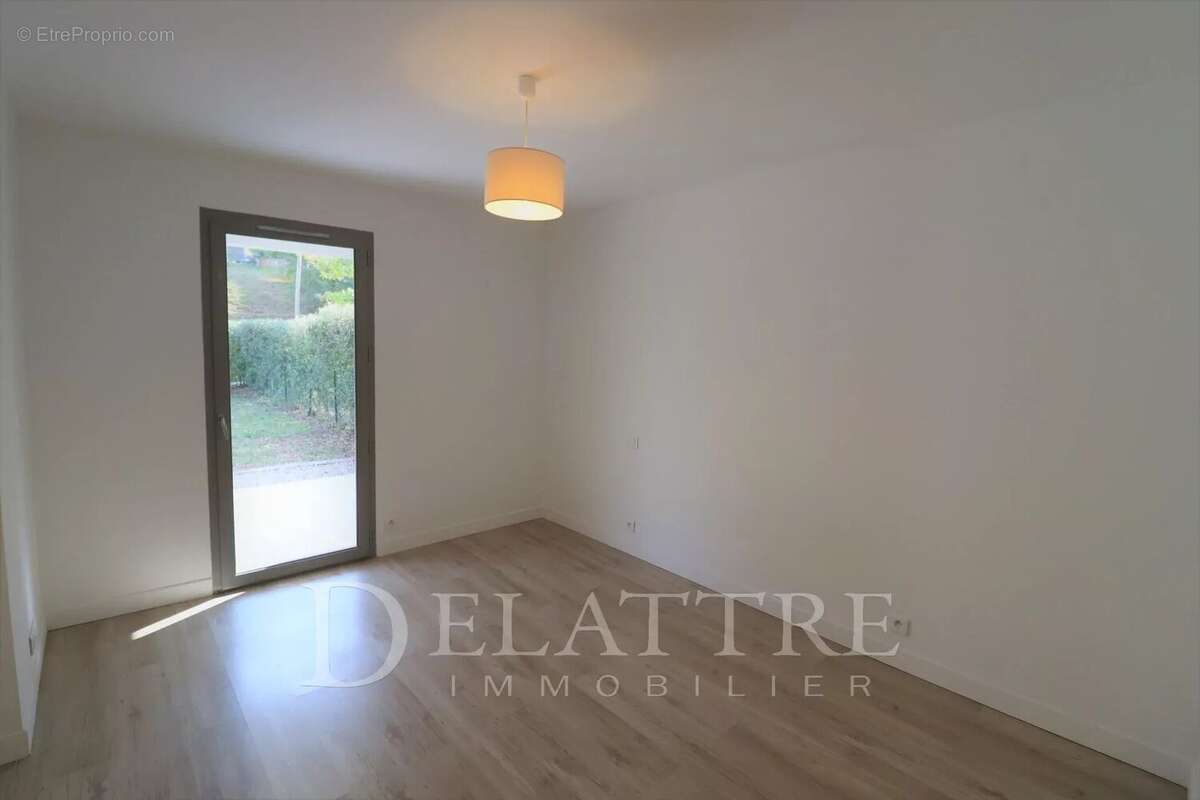 Appartement à ROQUEFORT-LES-PINS