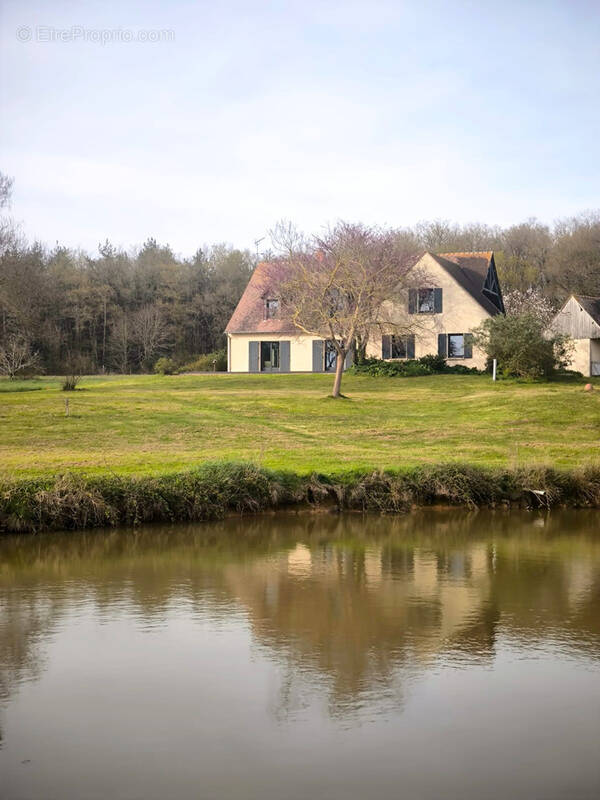 Maison à COULANS-SUR-GEE