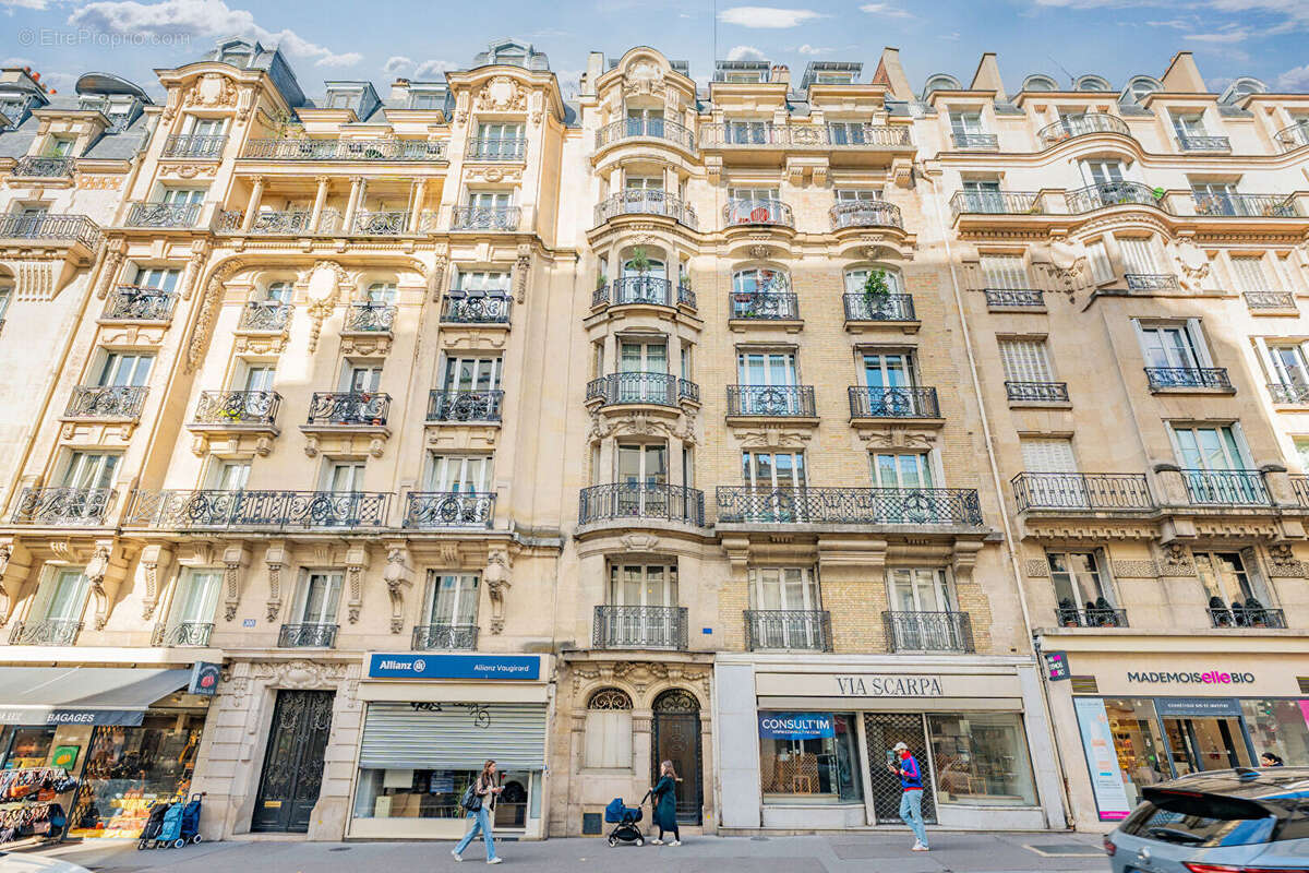 Appartement à PARIS-15E