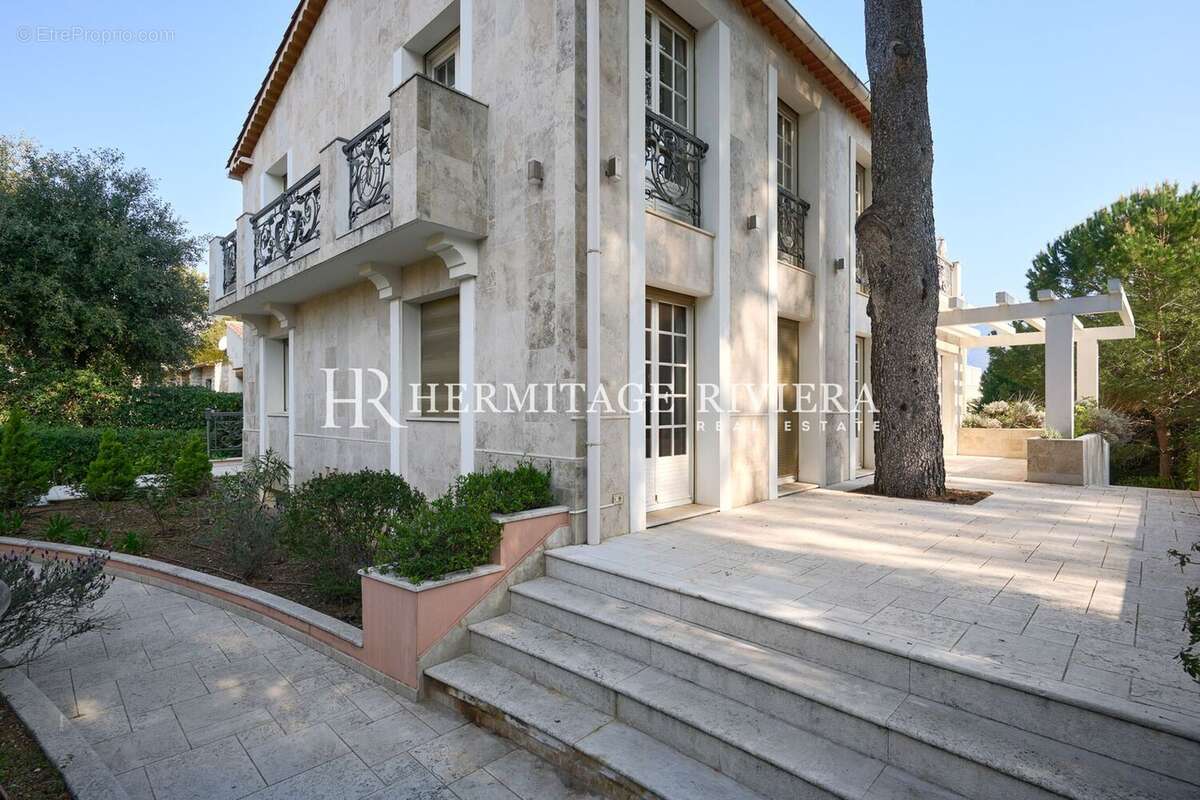 facade of villa for sale in Cap-Martin