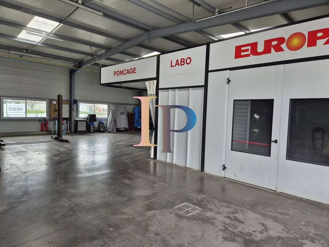 Local industriel et commercial - photo 12