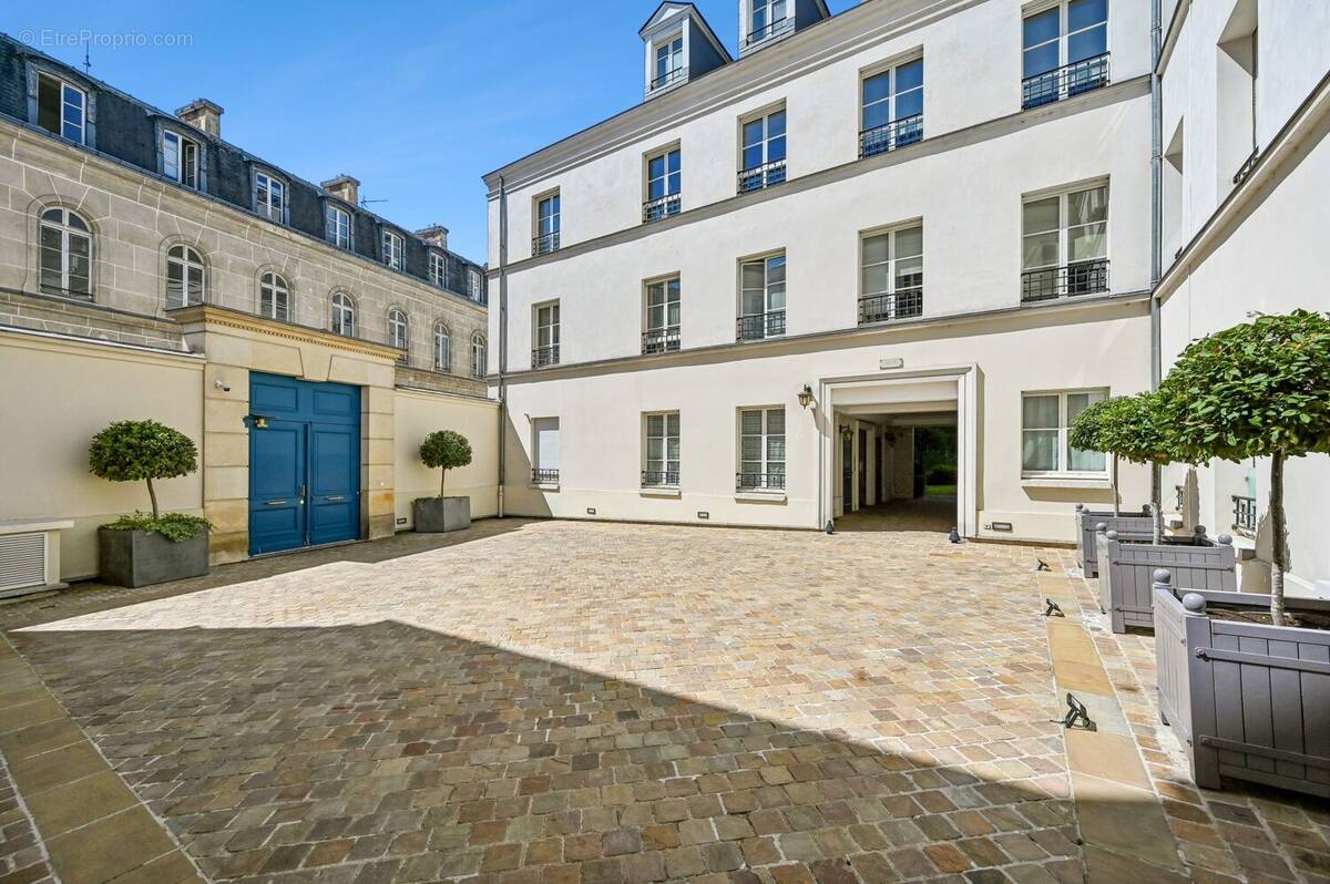 Appartement à PARIS-7E