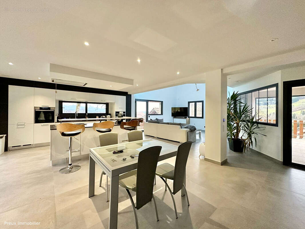 Maison à VIUZ-EN-SALLAZ