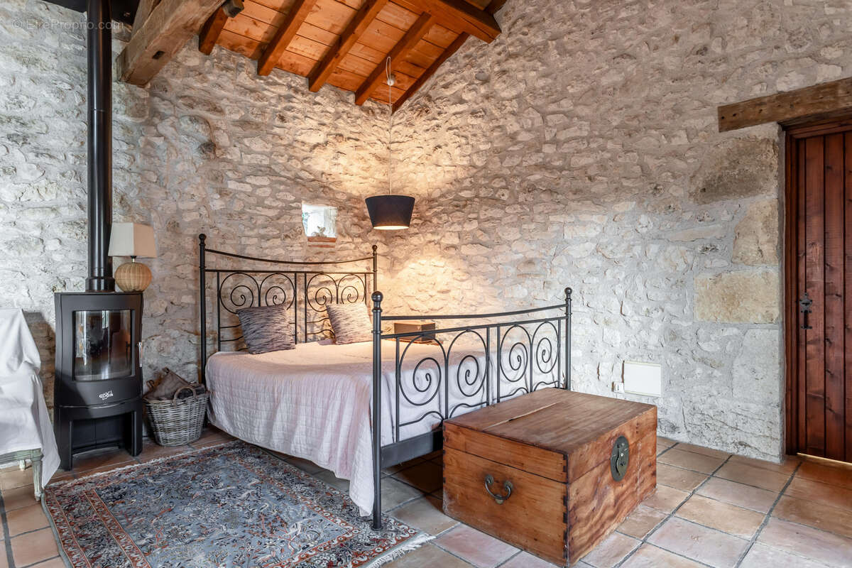 Maison de campagne avec annexe, piscine, dépendances et terrain - photo 19