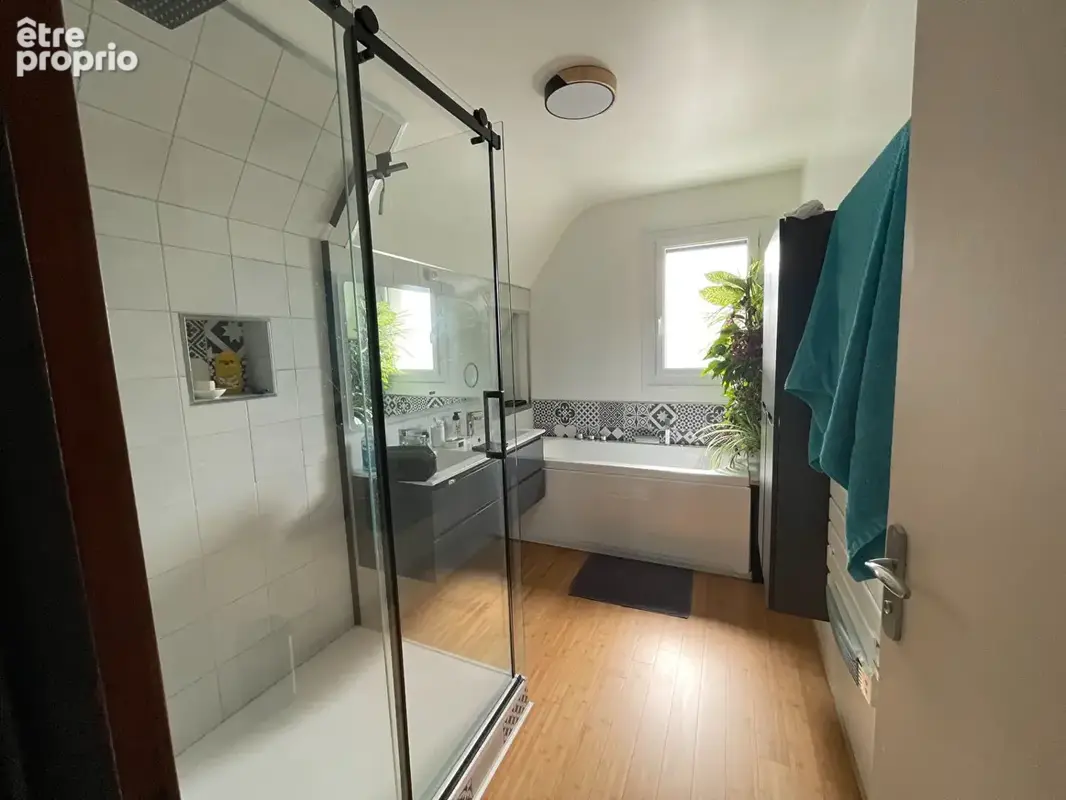Maison familiale 180 m² - 5 chambres - vie de plain-pied - non mitoyenne - jardin plein soleil - photo 4