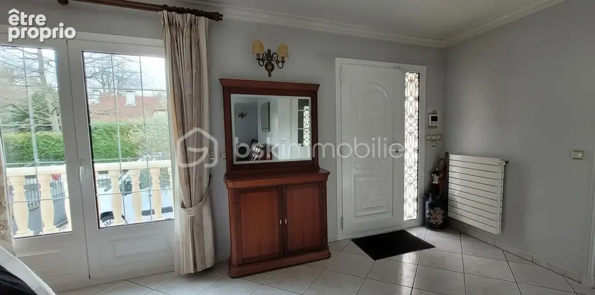 Belles superficies - bien entretenue - 6 pièces - photo 5
