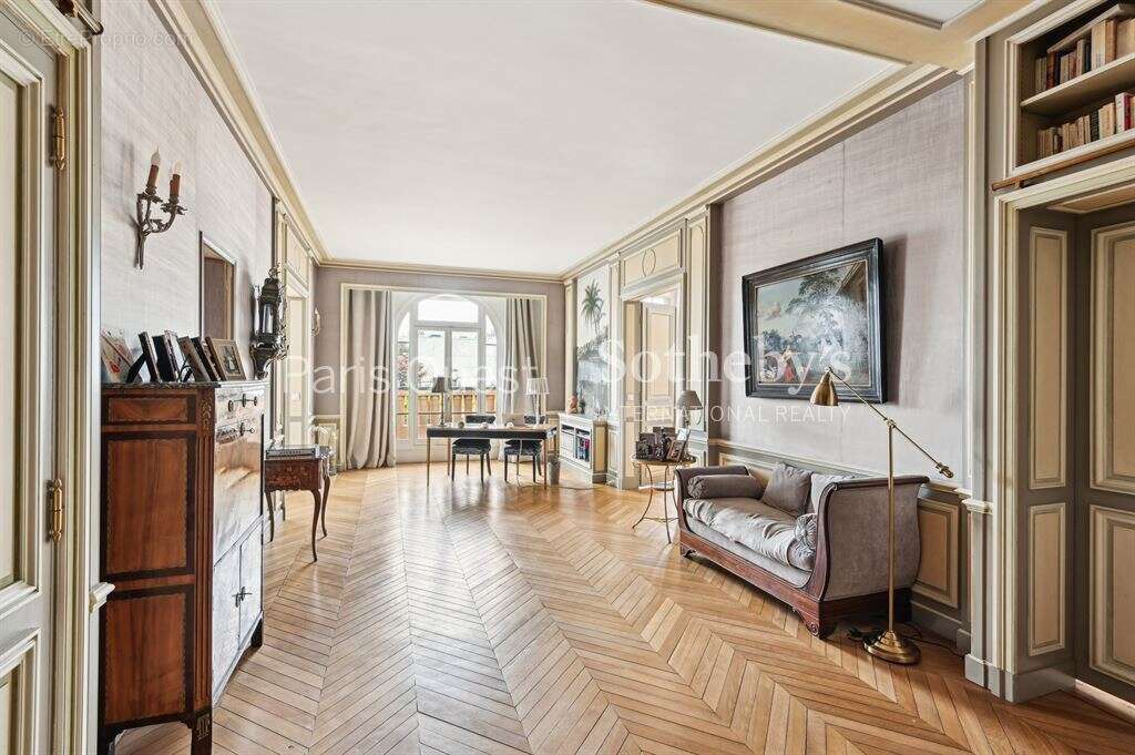 Appartement à NEUILLY-SUR-SEINE