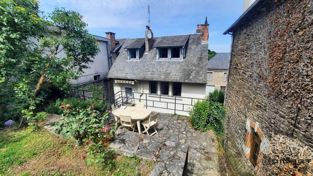 Maison à UZERCHE