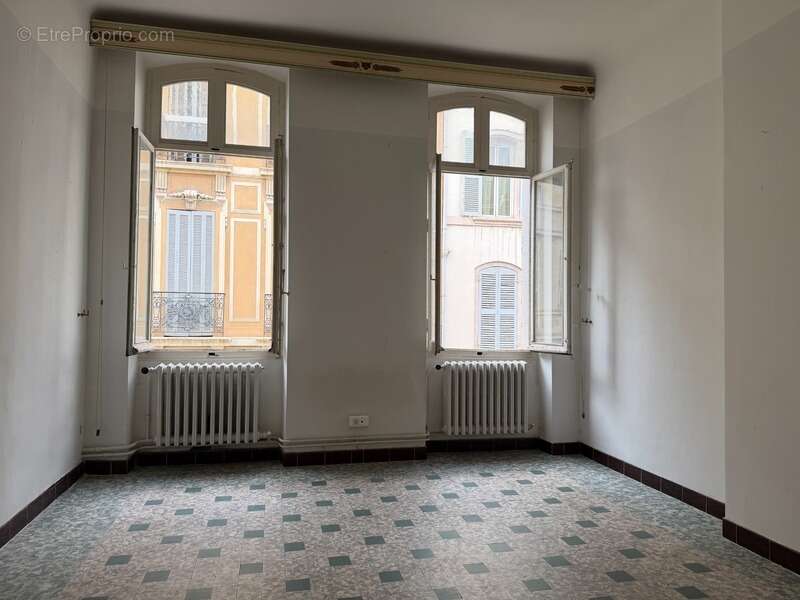 Appartement à MARSEILLE-1E