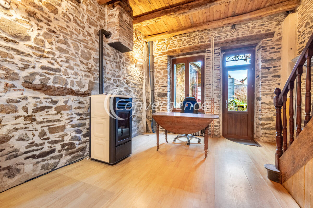 Maison à MAGNAC-BOURG