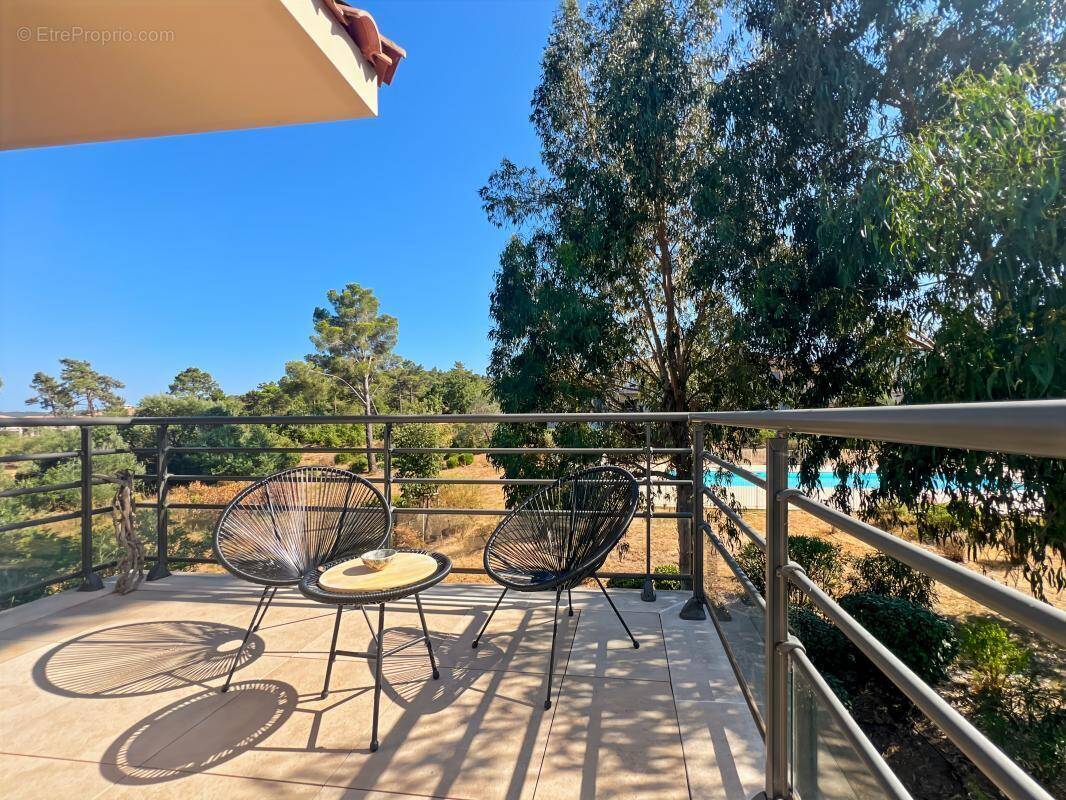 Appartement à ROQUEBRUNE-SUR-ARGENS