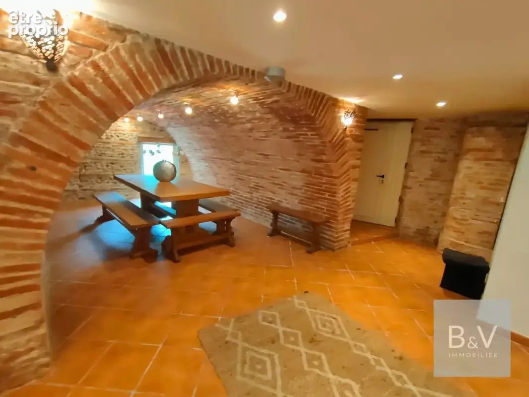 Maison de charme de 340 m² avec jardin - photo 7