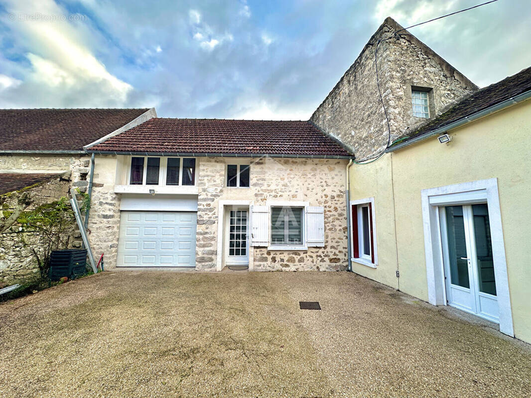 Autre à SAINT-PIERRE-LES-NEMOURS