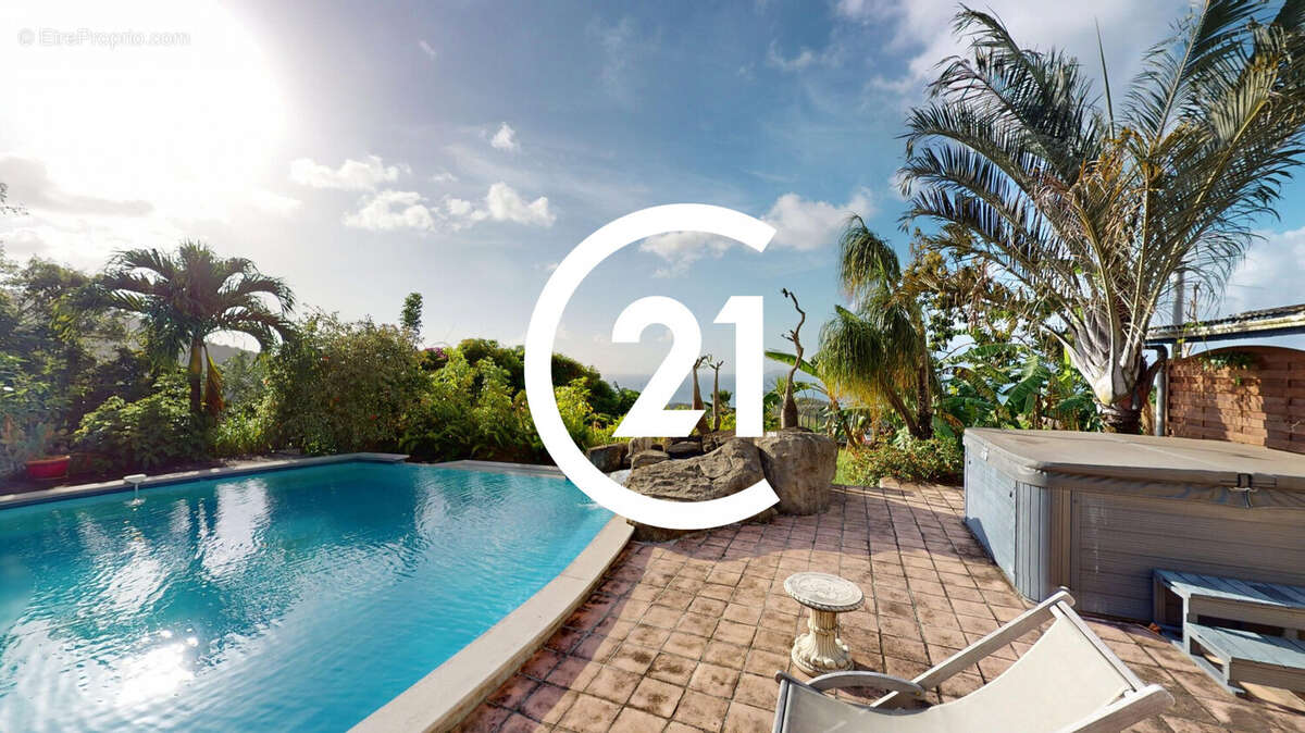 Maison à LES TROIS-ILETS