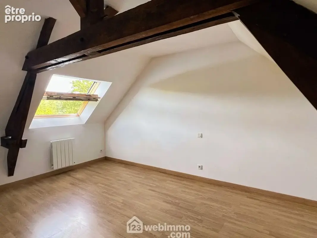 L'étage de chaque logement est composé de 2 chambres...