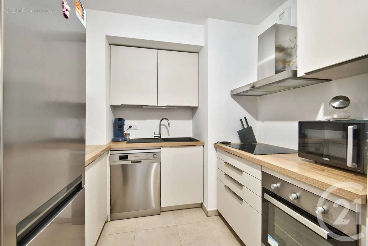 Appartement à SAINT-LAURENT-DU-VAR