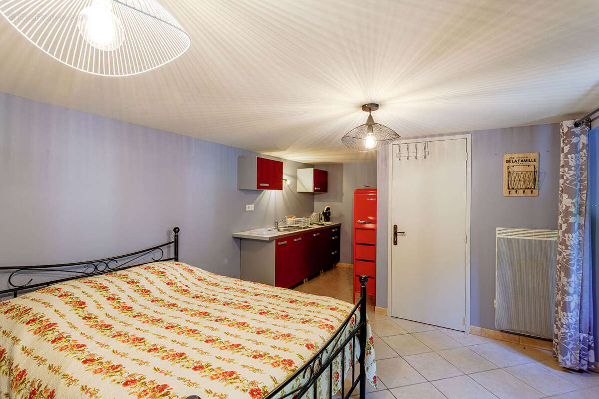 Ferme en pierre rénovée, piscine, gîtes indépendants et 6 hectares de nature préservée - photo 15