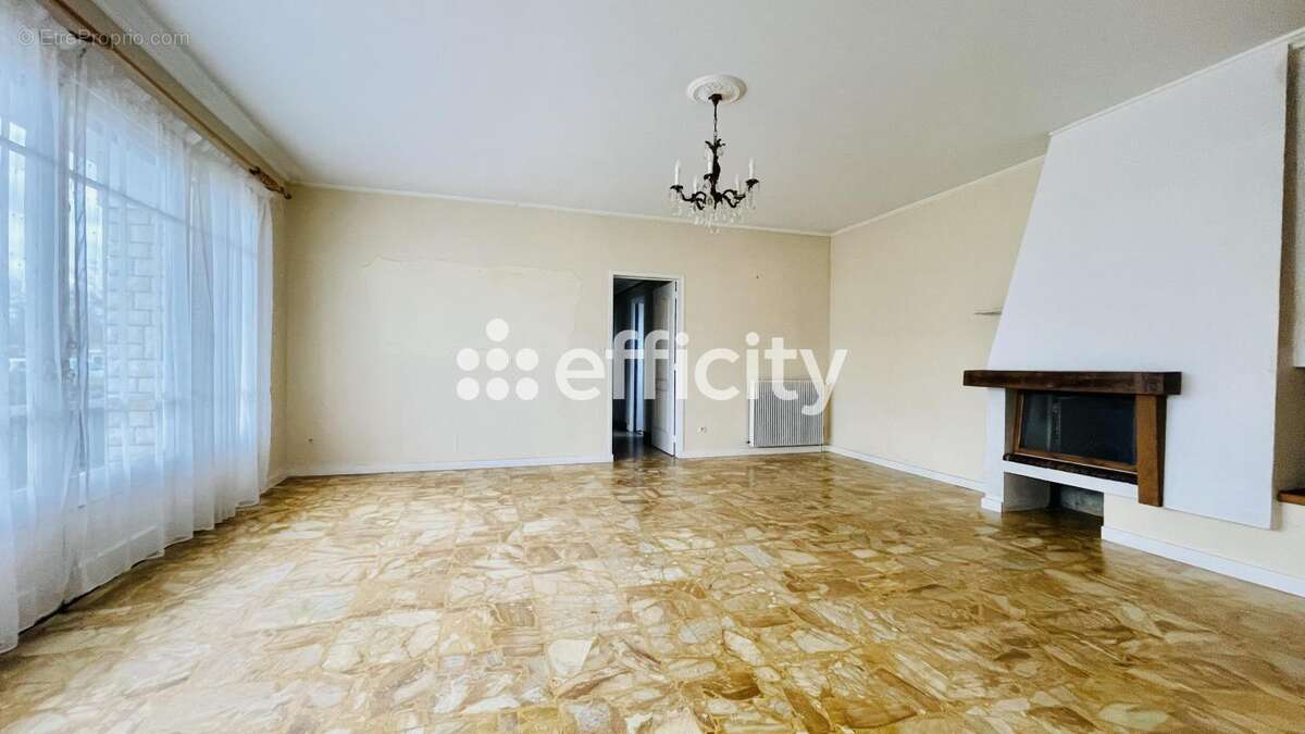 Maison à LA BREE-LES-BAINS