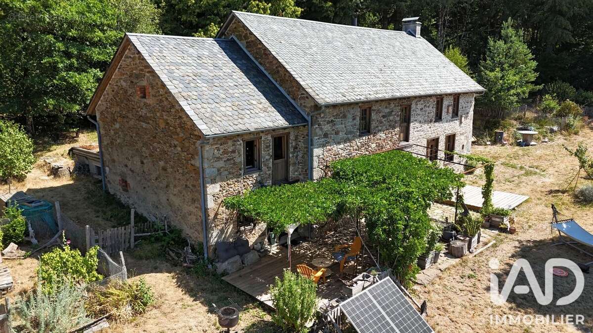 Maison 188 m² à Neuvic  - photo 2