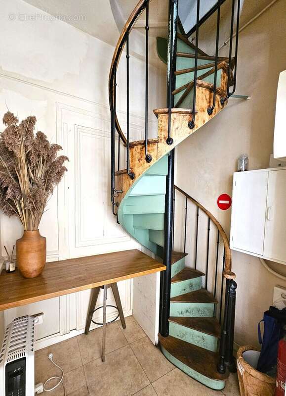 Escalier accès étage - Autre à PARIS-11E