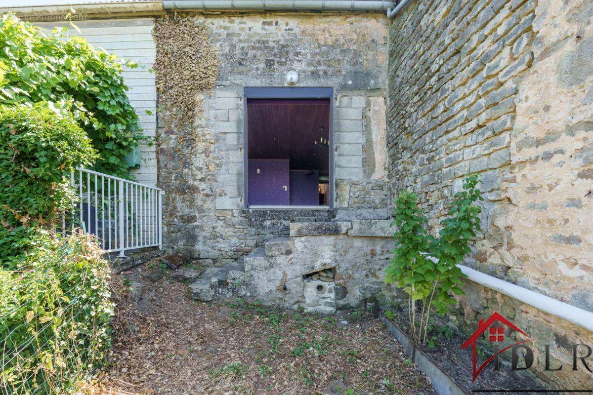 RARE   Maison de Village avec Vue et Potentiel à Coiffy-le- - photo 13