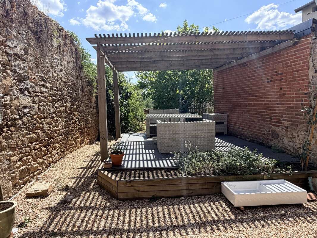 Spacieuse maison familiale située au cœur d'une ville animée, avec possibilité d'ouverture de chambres d'hôtes - photo 19