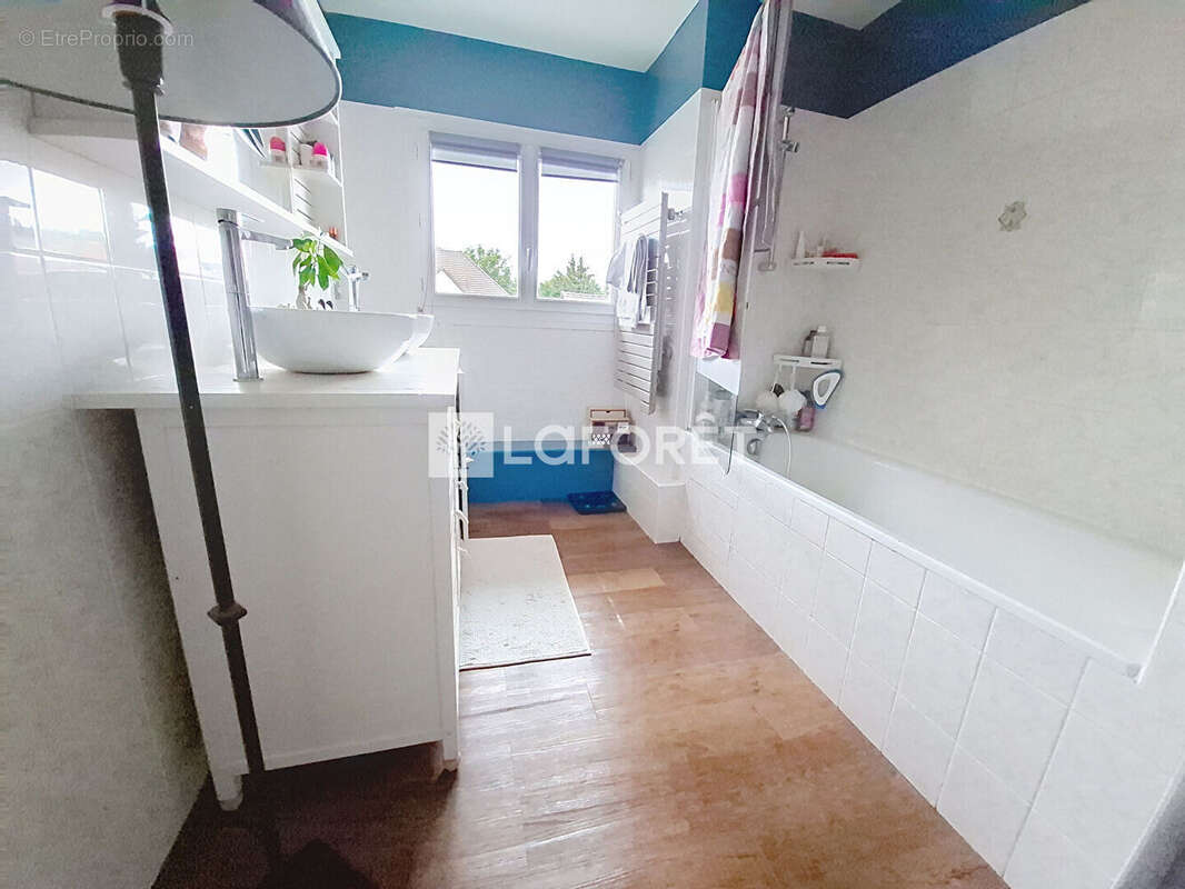 Appartement à BAILLY-ROMAINVILLIERS