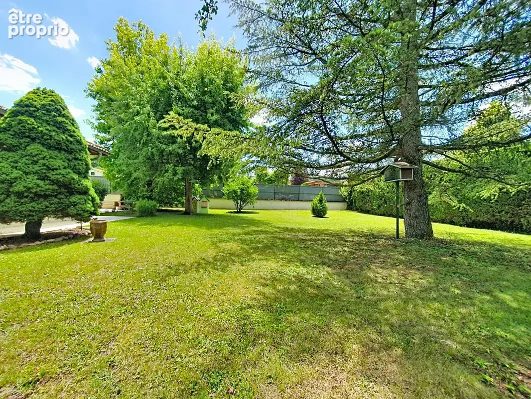 Maison - 4 Chambres - Double garage - Jardin - Piscine - Pool house - Terrasse couverte - photo 4