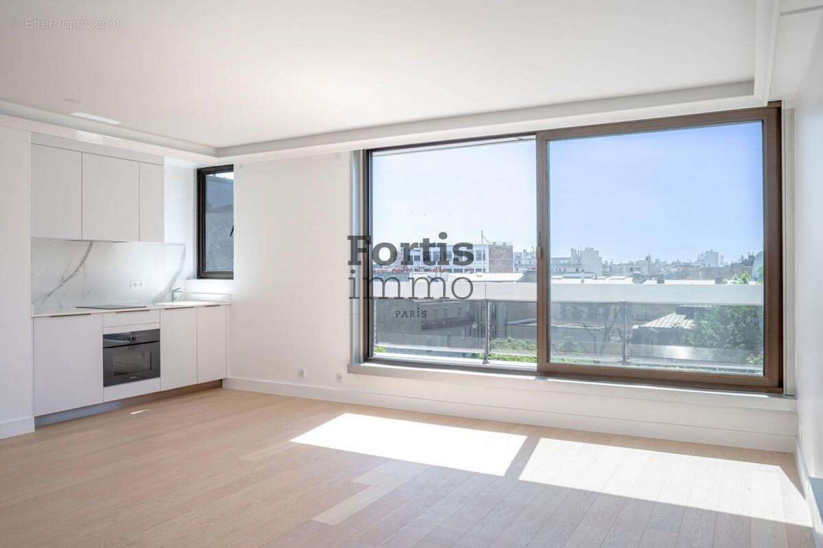 Appartement à PARIS-8E