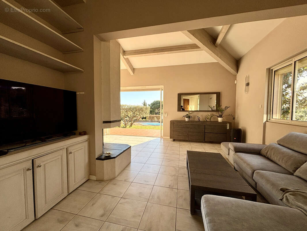 Maison à SAINT-CYR-SUR-MER