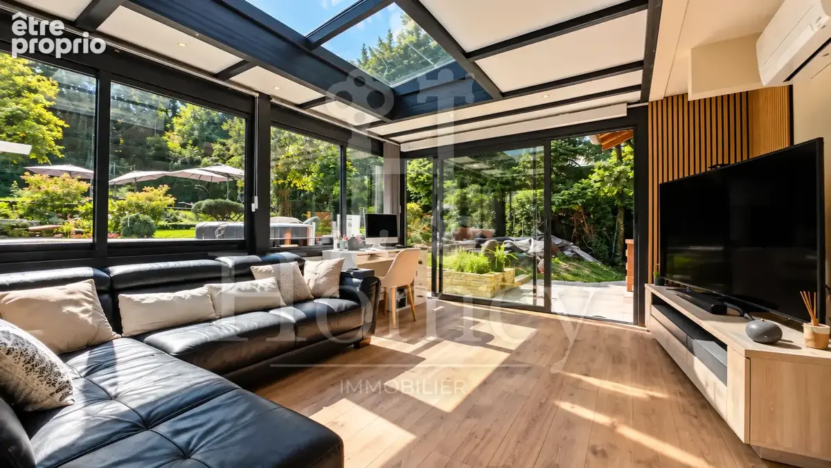 FILLINGES - Véritable Chalet en Madriers - Piscine Chauffée - Forêt Privative de 1200m2 - 10min Frontière Suis - photo 10